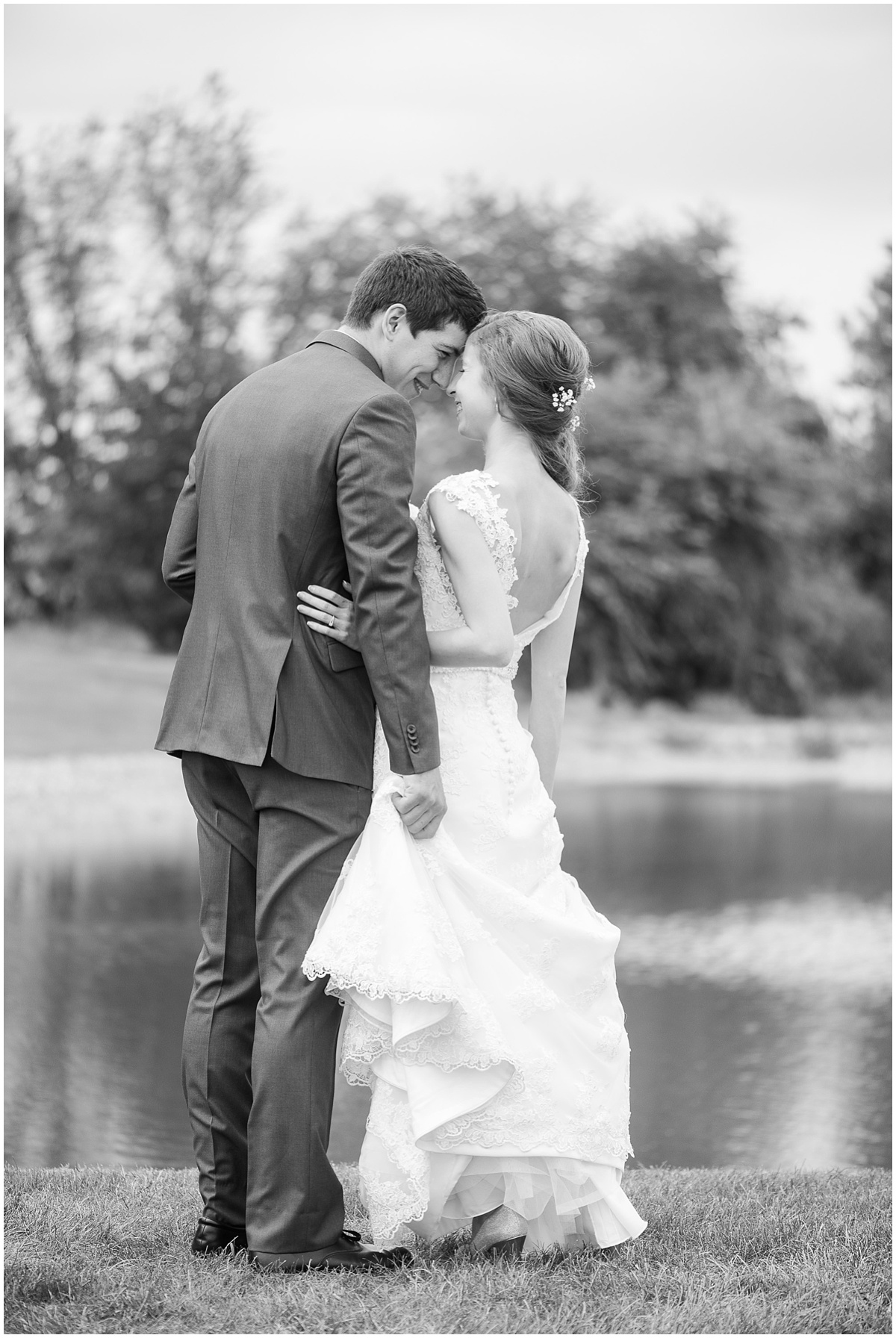 a_purple_and_gold_fall_lakefield_wedding_photographer_0041