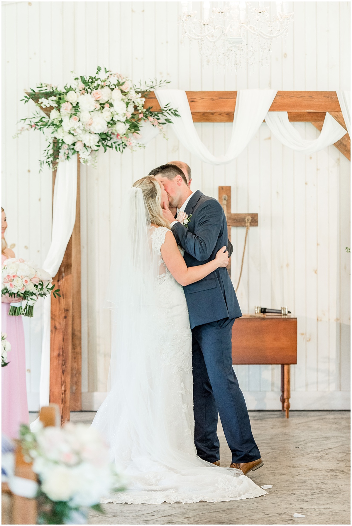 a_navy_and_candy_pink_moonstone_manor_wedding_kelsey_renee_photography_0086