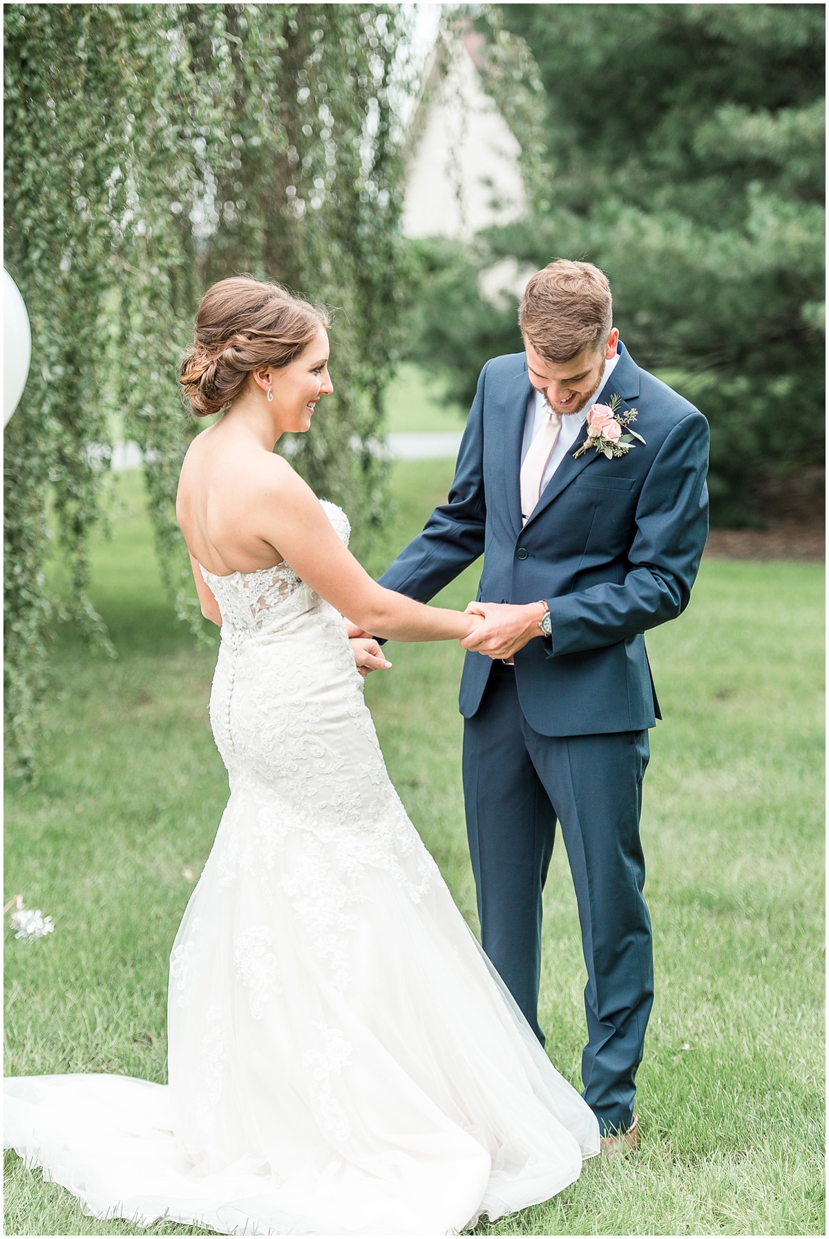 a_harvest_view_barn_wedding_elizabethtown_pa_by_kelsey_renee_photography_0025