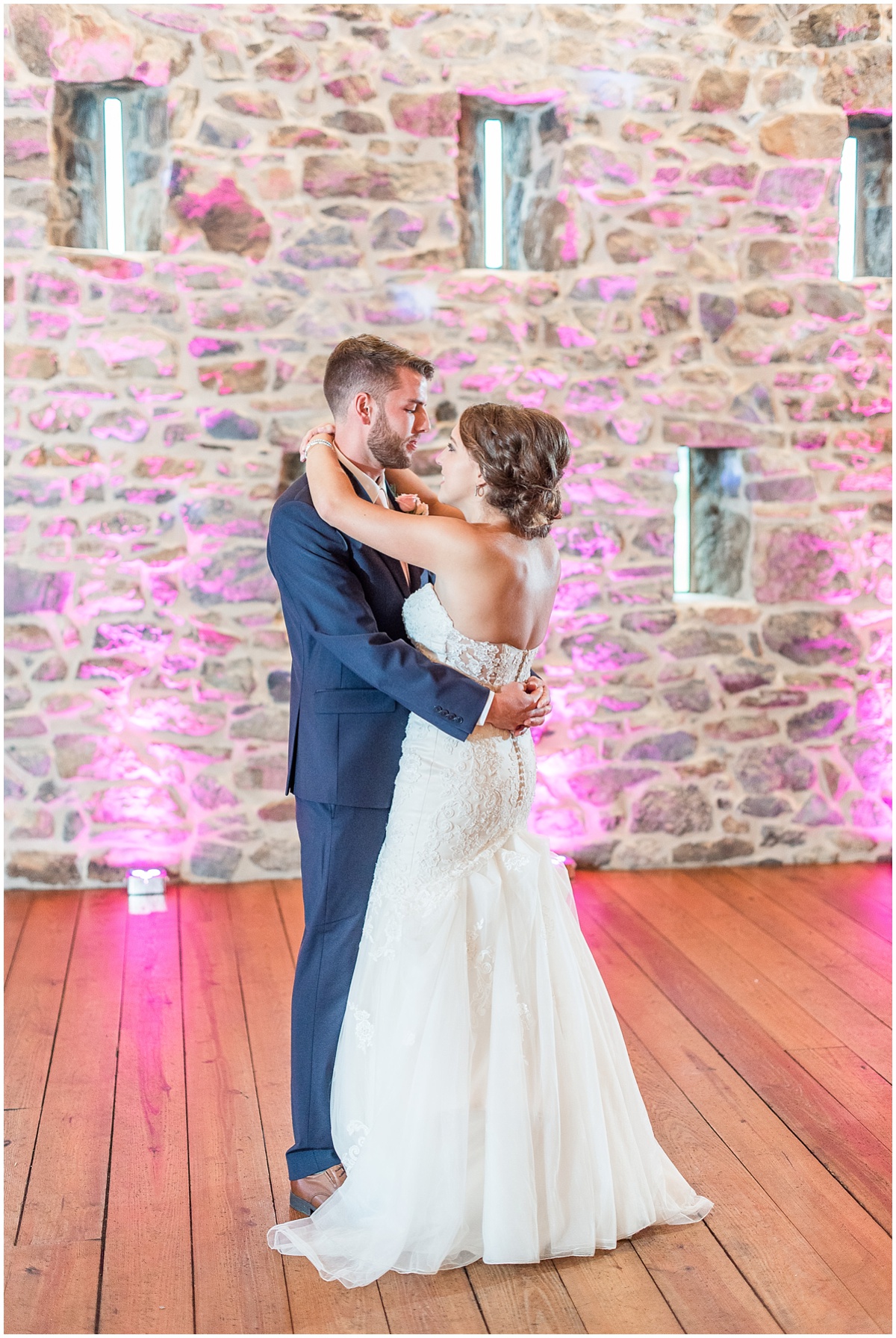 a_harvest_view_barn_wedding_elizabethtown_pa_by_kelsey_renee_photography_0089