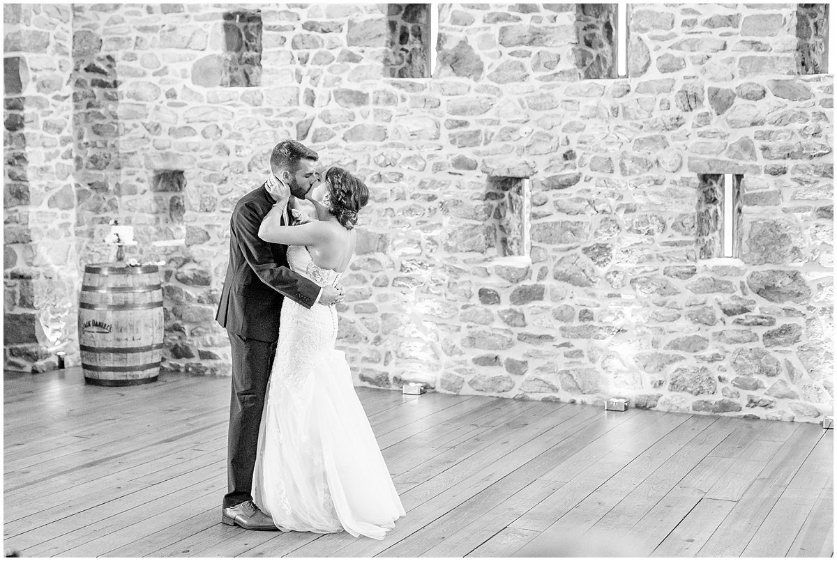 a_harvest_view_barn_wedding_elizabethtown_pa_by_kelsey_renee_photography_0090