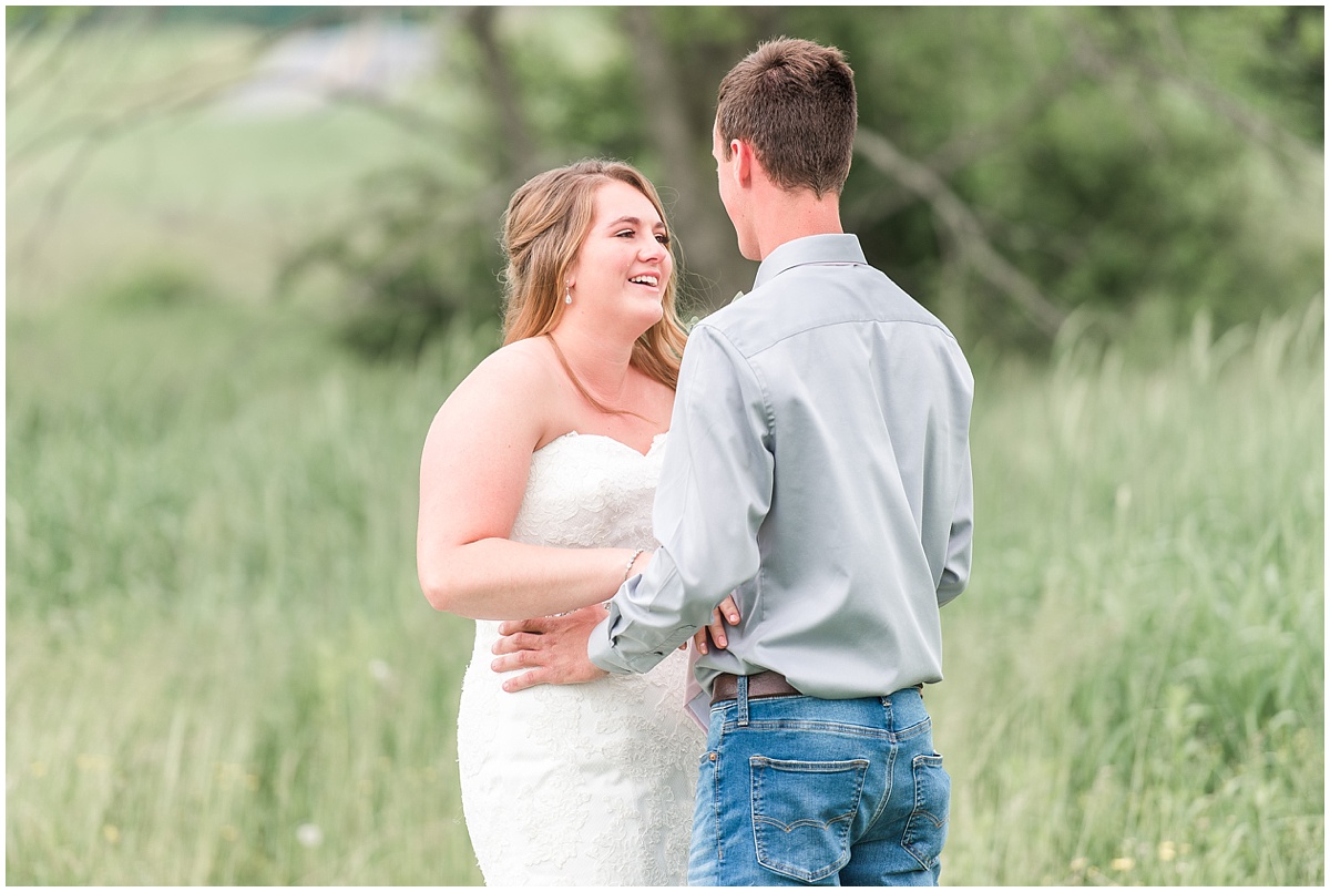 a_blush_outdoor_backyard_wedding_by_kelsey_renee_photography_0026