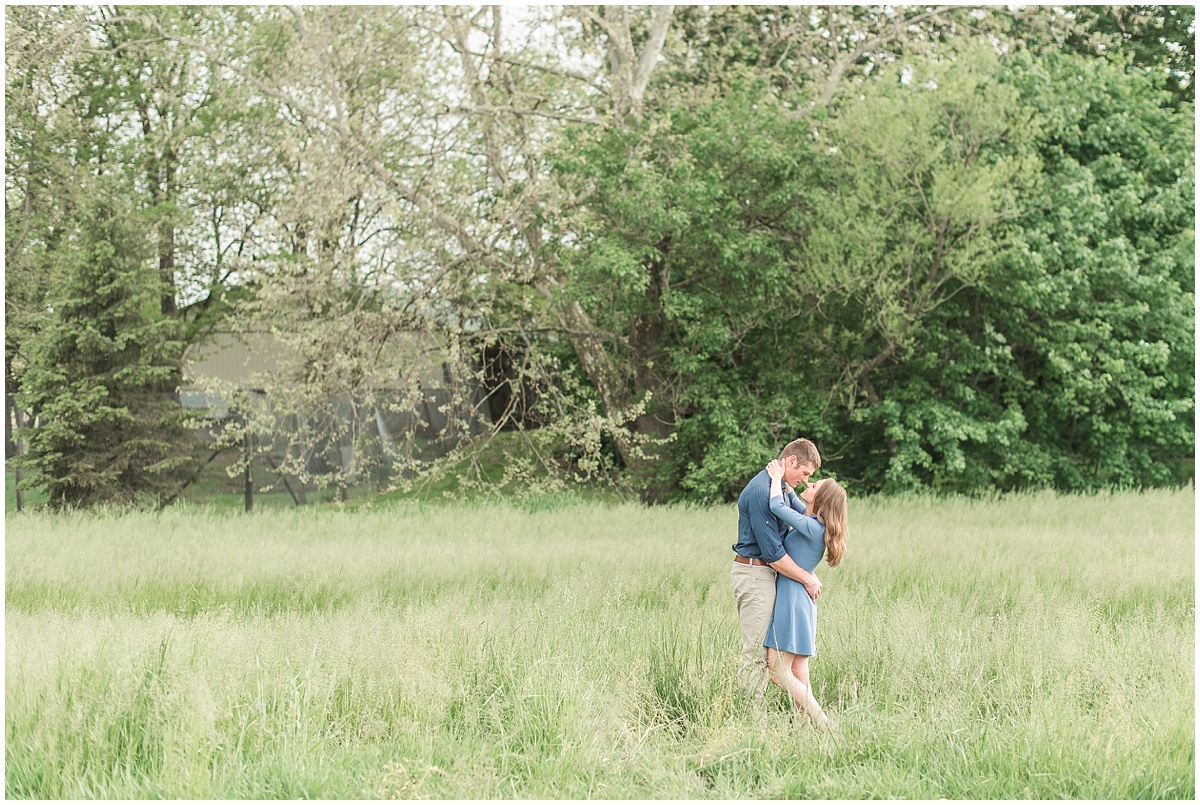 a_navy_blue_spring_engagement_session_by_kelsey_renee_photography_0018